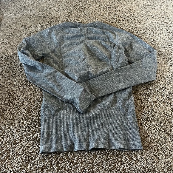 Athleta pullover size s - Picture 4 of 4